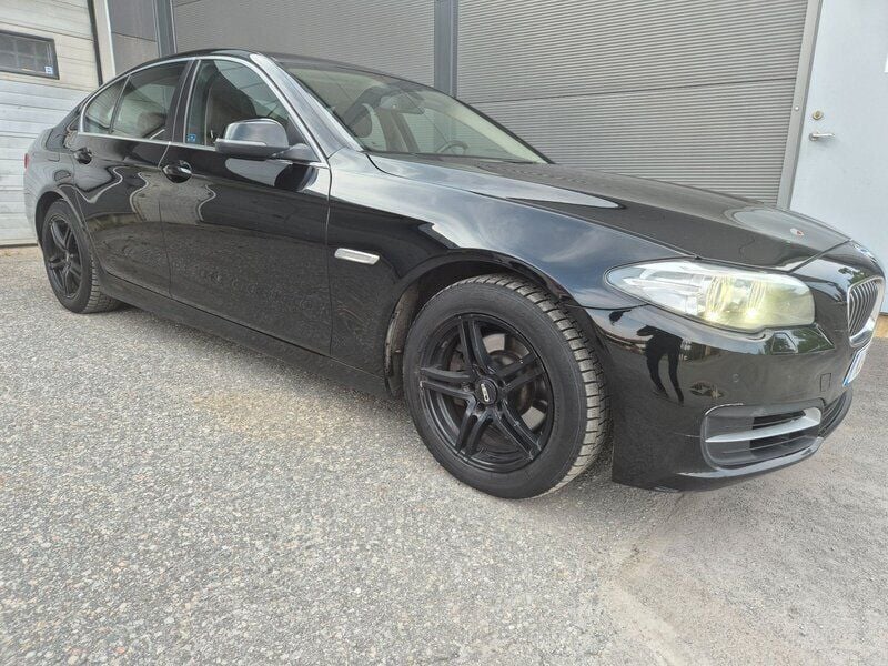 Svart Begagnad 2014 BMW 520 Sedan | 109 900 kr (Bra pris) - Bild 1/4
