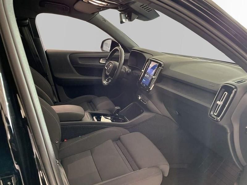 Begagnad Volvo XC40 Core 175 kW (238 HK) 2023 Svart SUV