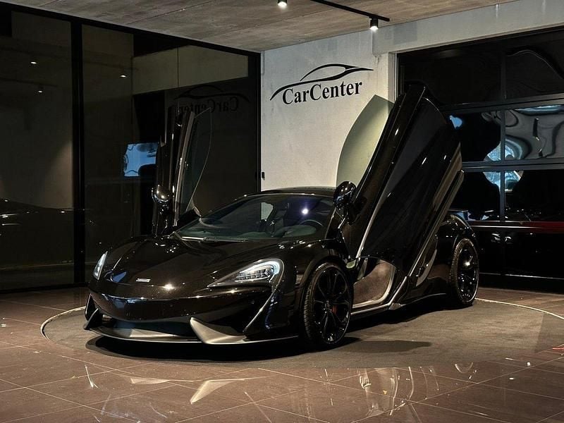 Svartmet Begagnad 2017 McLaren 540C Sportkupé | 1 399 000 kr - Bild 1/4