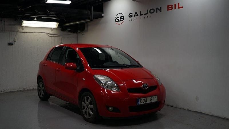 Röd Begagnad 2009 Toyota Yaris Halvkombi | 38 000 kr (Marknadspris) - Bild 1/4