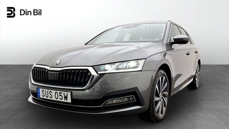 Grå Begagnad 2023 Skoda Octavia Style Kombi | 319 500 kr (Marknadspris) - Bild 1/4