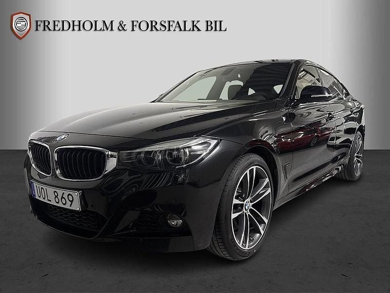 Svart Begagnad 2018 BMW 330 Gran Turismo M Sport Halvkombi | 249 900 kr (Marknadspris) - Bild 1/4