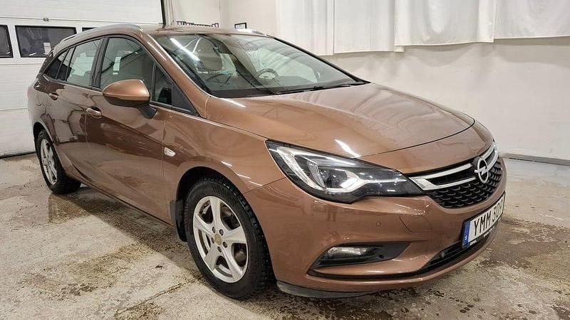 Brun Begagnad 2017 Opel Astra Dynamic Kombi | 84 900 kr (Bra pris) - Bild 1/4