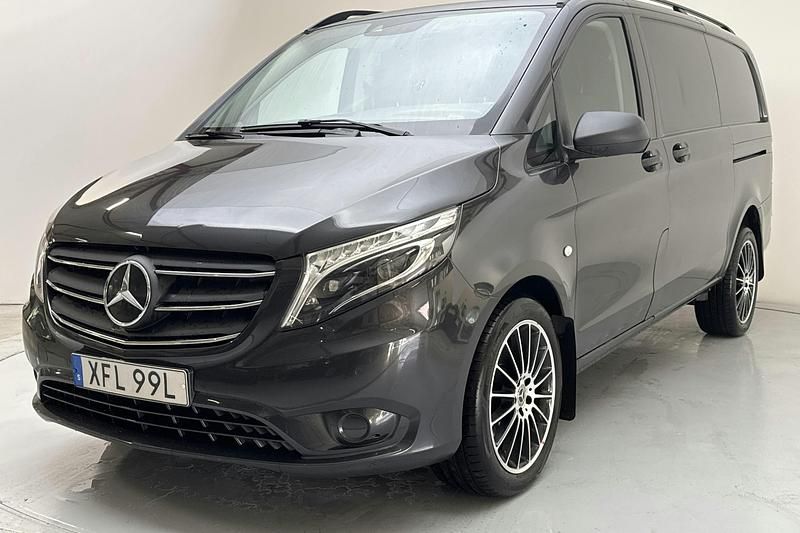 Mörkgrå Begagnad 2021 Mercedes Vito Minibuss | 290 000 kr - Bild 1/4