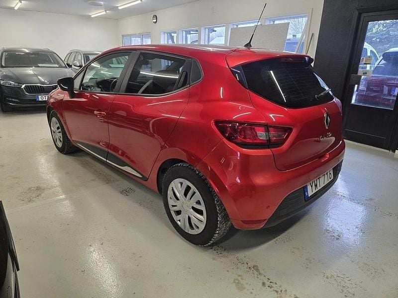 Begagnad Renault Clio IV Zen 90 HK (66 kW) 2018 Röd Halvkombi