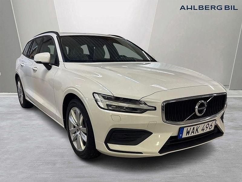 Vit Begagnad 2018 Volvo V60 Momentum Kombi | 244 500 kr (Lite dyr) - Bild 1/3