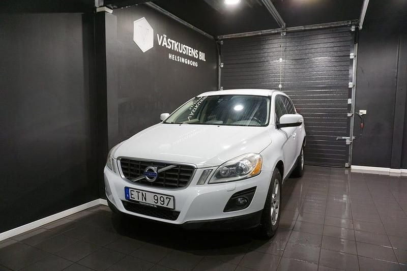 Vit Begagnad 2009 Volvo XC60 Summum SUV | 79 900 kr (Marknadspris) - Bild 1/4