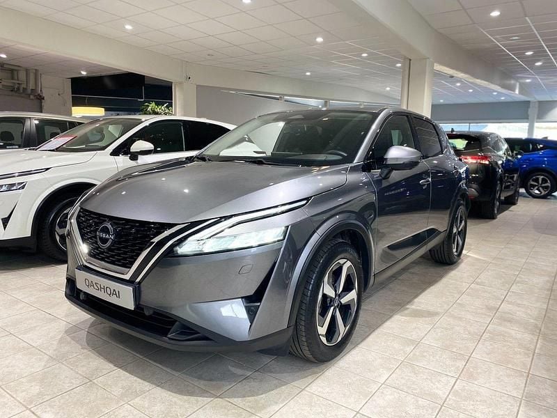 Grå Begagnad 2024 Nissan Qashqai N-Connecta SUV | 359 900 kr (Marknadspris) - Bild 1/4