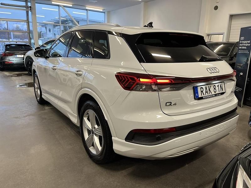 Begagnad Audi Q4 e-tron Proline 220 kW (300 HK) 2023 Glaciärvit metallic SUV