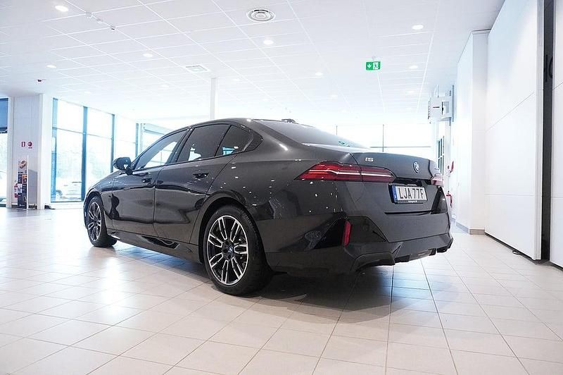 Begagnad BMW i5 M Sport 250 kW (340 HK) 2024 Grå Sedan