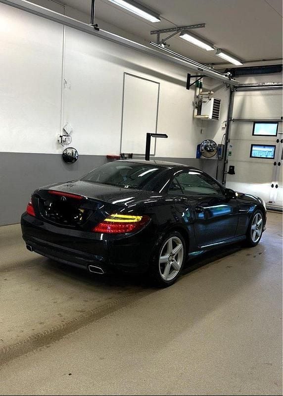 Svart Begagnad 2011 Mercedes SLK200 AMG Cab | 155 000 kr (Superpris) - Bild 1/4