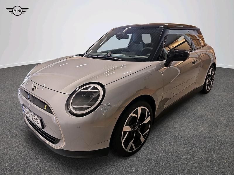 Begagnad Mini Cooper SE 162 kW (221 HK) 2024 Grå Halvkombi