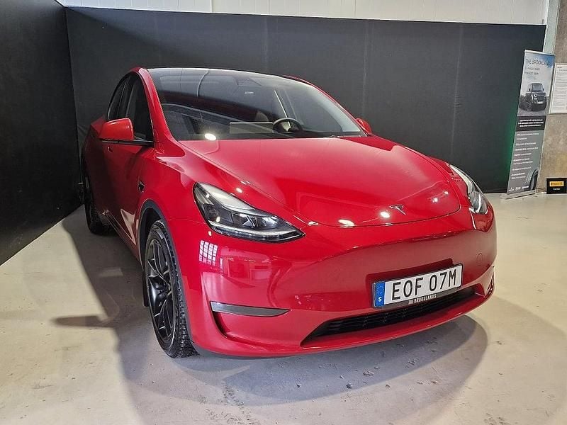 Begagnad Tesla Model Y Long Range AWD 378 kW (514 HK) 2022 Röd SUV