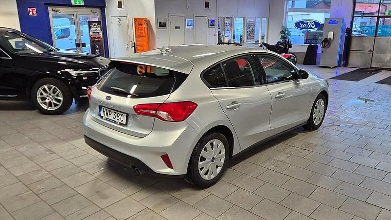 Begagnad Ford Focus Titanium 120 HK (88 kW) 2019 Grå Halvkombi