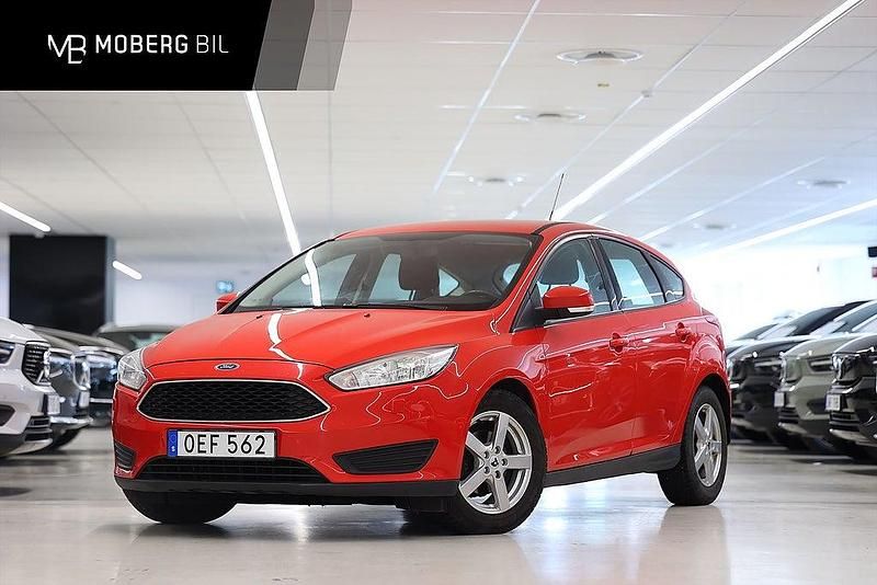 Röd Begagnad 2016 Ford Focus Trend Halvkombi | 99 900 kr (Marknadspris) - Bild 1/2
