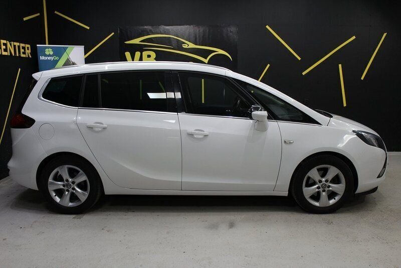 Begagnad Opel Zafira Tourer 131 HK (96 kW) 2012 Vit Minibuss