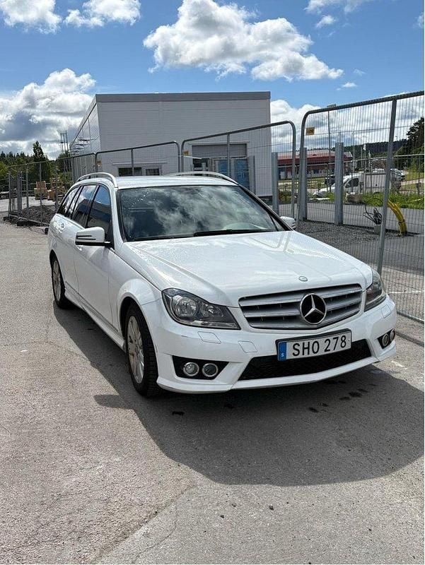Vit Begagnad 2013 Mercedes C200 Avantgarde Kombi | 125 000 kr (Marknadspris) - Bild 1/4