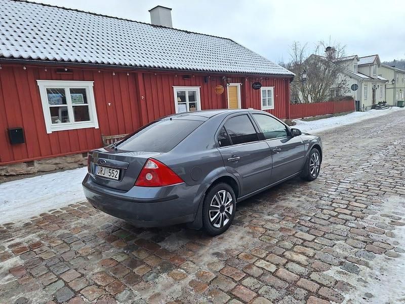 Begagnad Ford Mondeo 145 HK (106 kW) 2004 Halvkombi