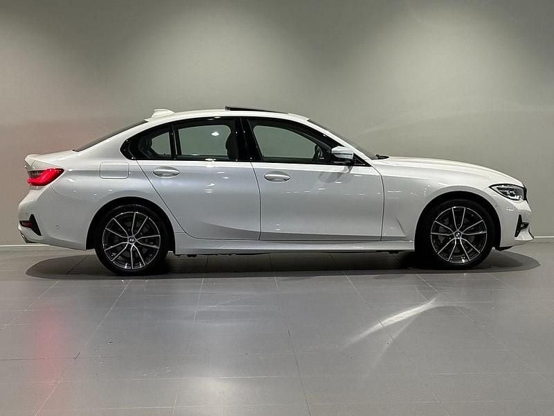 Begagnad BMW 330e Sport Line 184 HK (135 kW) 2019 Vit Sedan