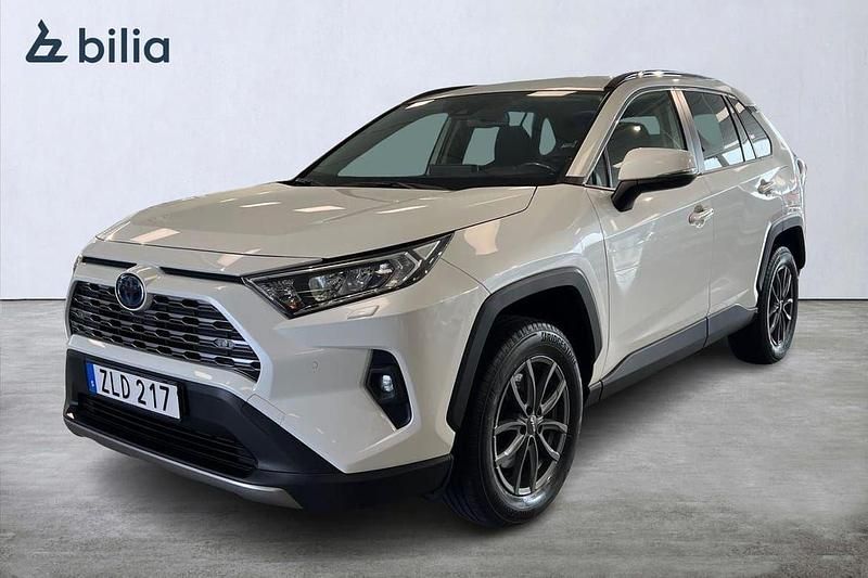 Vit Begagnad 2022 Toyota RAV4 Hybrid Active SUV | 353 900 kr (Marknadspris) - Bild 1/3