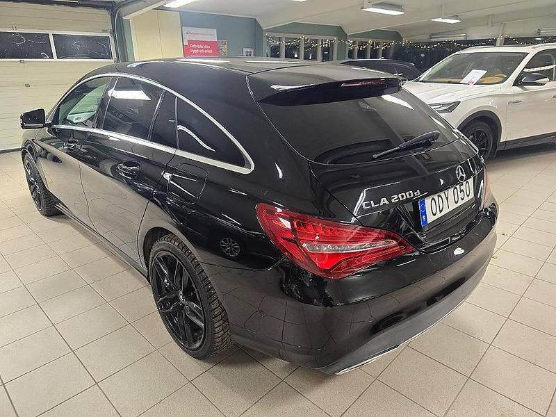 Begagnad Mercedes CLA200 Shooting Brake 136 HK (100 kW) 2018 Svart Kombi