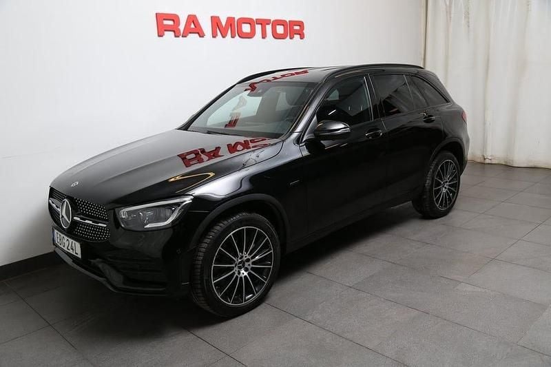 Svart Begagnad 2021 Mercedes GLC300 AMG line SUV | 349 900 kr (Marknadspris) - Bild 1/3