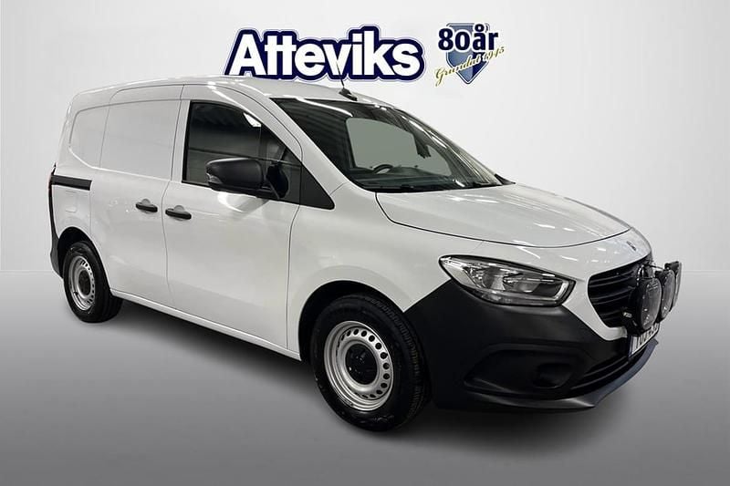Vit Begagnad 2024 Mercedes Citan 110 Van | 249 900 kr (Bra pris) - Bild 1/4