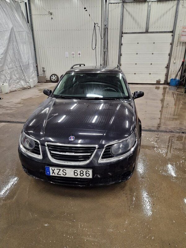 Svart Begagnad 2006 Saab 9-5 Vector Kombi | 25 000 kr (Marknadspris) - Bild 1/4