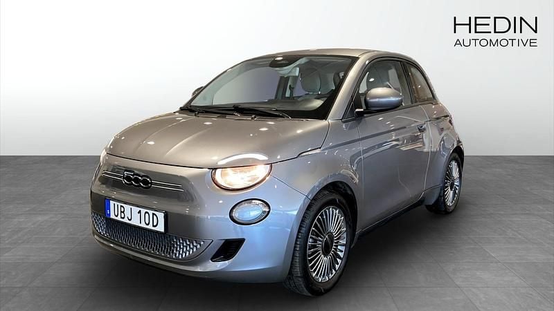 Grå (grey) Begagnad 2022 Fiat 500e Icon Sportkupé | 199 900 kr (Bra pris) - Bild 1/4