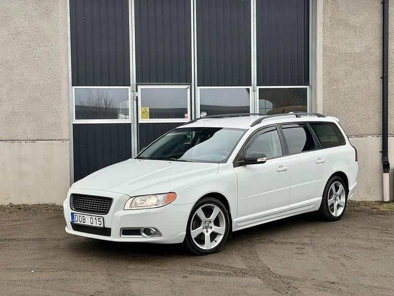 Begagnad Volvo V70 R-Design 163 HK (119 kW) 2010 Vit Kombi