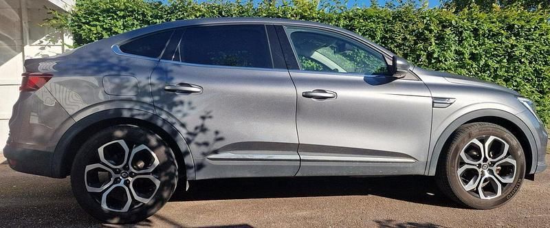 Begagnad 2021 Renault Arkana SUV | 229 000 kr - Bild 1/4