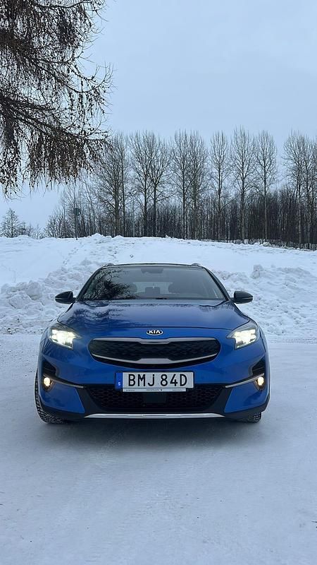 Begagnad Kia XCeed 141 HK (103 kW) 2021 Blåmetallic/blue flame SUV