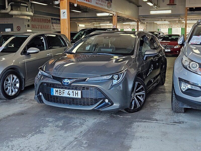 Grön Begagnad 2022 Toyota Corolla Style Kombi | 230 000 kr (Bra pris) - Bild 1/4
