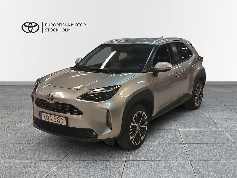 Silver Begagnad 2022 Toyota Yaris Cross Edition SUV | 289 900 kr (Marknadspris) - Bild 1/3