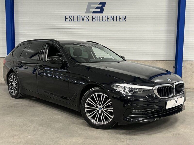 Svart Begagnad 2020 BMW 520 Sport Line Kombi | 244 990 kr (Bra pris) - Bild 1/4