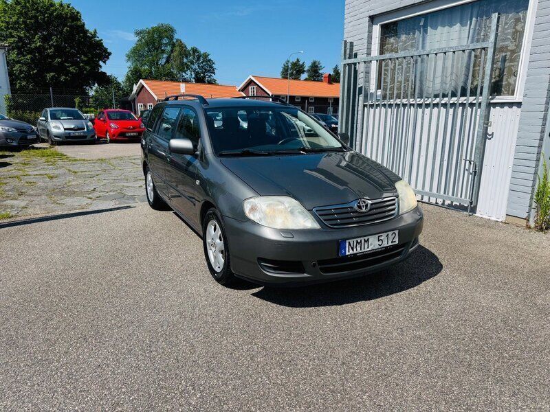 Grå Begagnad 2006 Toyota Corolla Kombi | 39 900 kr (Marknadspris) - Bild 1/4