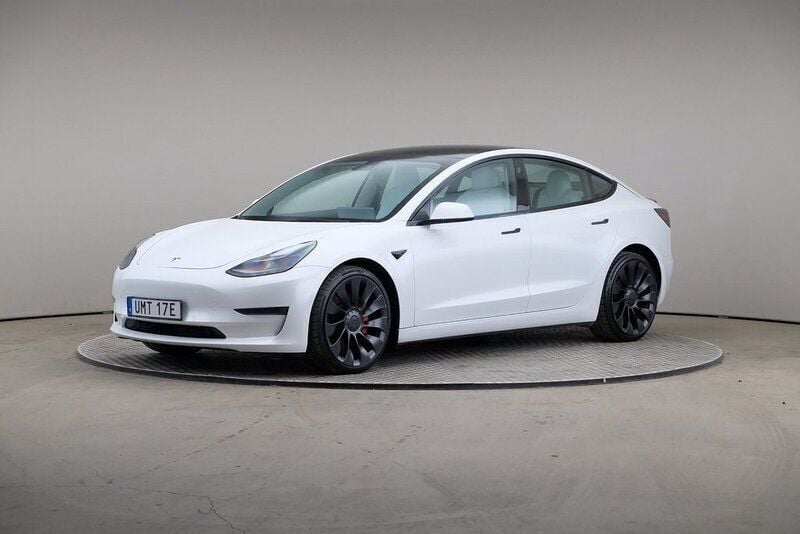 Vit Begagnad 2021 Tesla Model 3 Performance Sedan | 295 000 kr (Marknadspris) - Bild 1/4