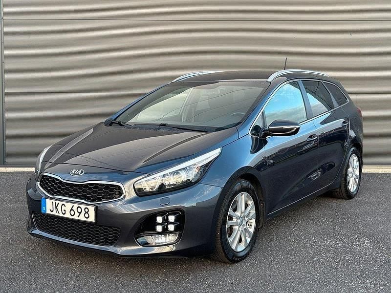 Grå Begagnad 2016 Kia Ceed Sportswagon GT-Line Kombi | 134 700 kr (Marknadspris) - Bild 1/4