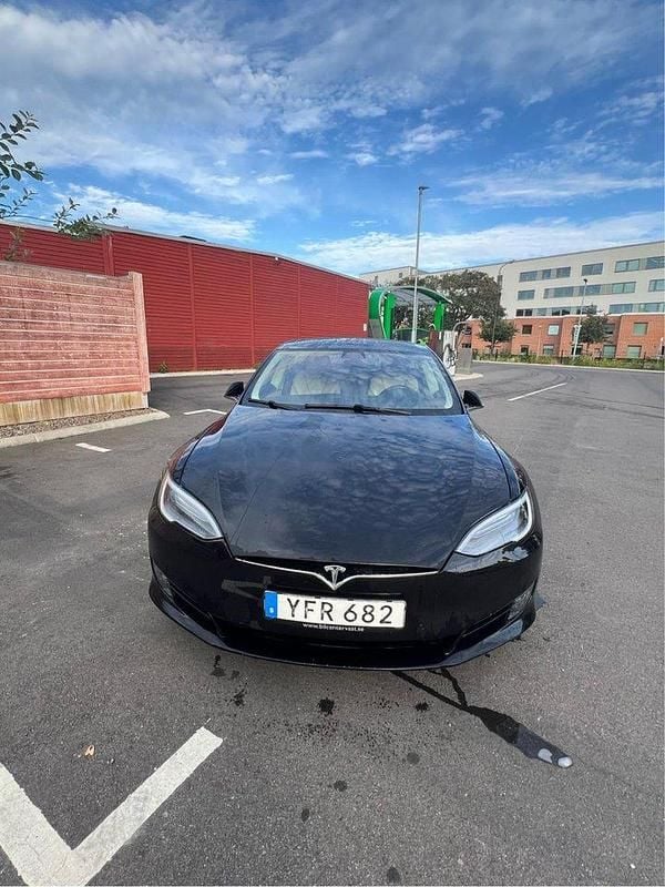 Svart Begagnad 2017 Tesla Model S Sedan | 215 000 kr (Superpris) - Bild 1/4