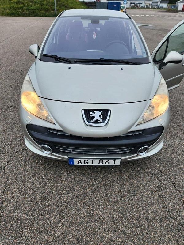 Grå Begagnad 2007 Peugeot 207 Sport Halvkombi | 22 000 kr (Bra pris) - Bild 1/4