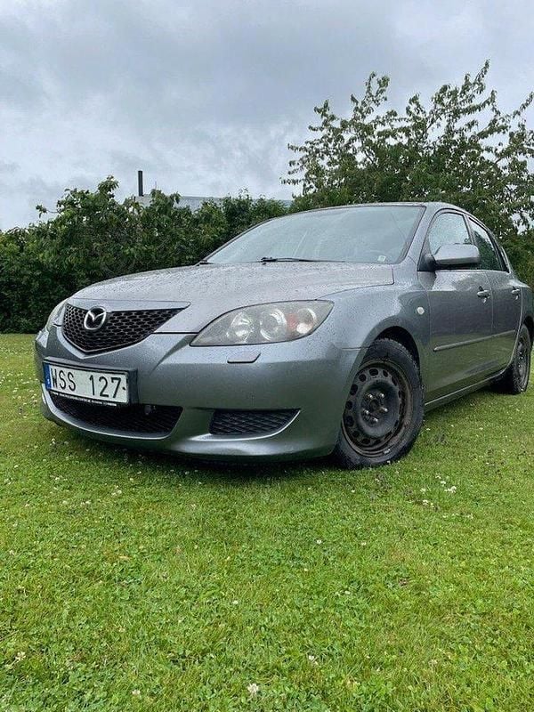 Grå Begagnad 2005 Mazda 3 Inclusive Halvkombi | 17 500 kr (Bra pris) - Bild 1/4