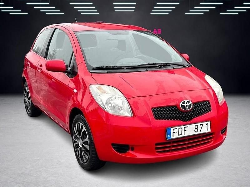 Begagnad Toyota Yaris 87 HK (63 kW) 2006 Röd Halvkombi