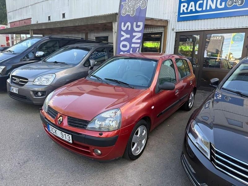 Begagnad Renault Clio R.S. Authentique 75 HK (55 kW) 2006 Röd Halvkombi