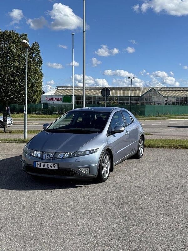 Blå Begagnad 2006 Honda Civic Sport Halvkombi | 30 500 kr (Marknadspris) - Bild 1/4