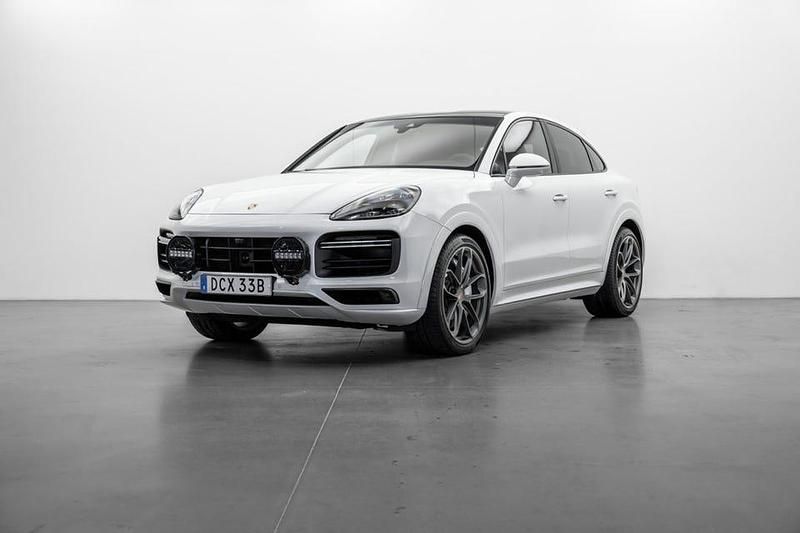 Vit Begagnad 2019 Porsche Cayenne Turbo SUV | 895 000 kr - Bild 1/4