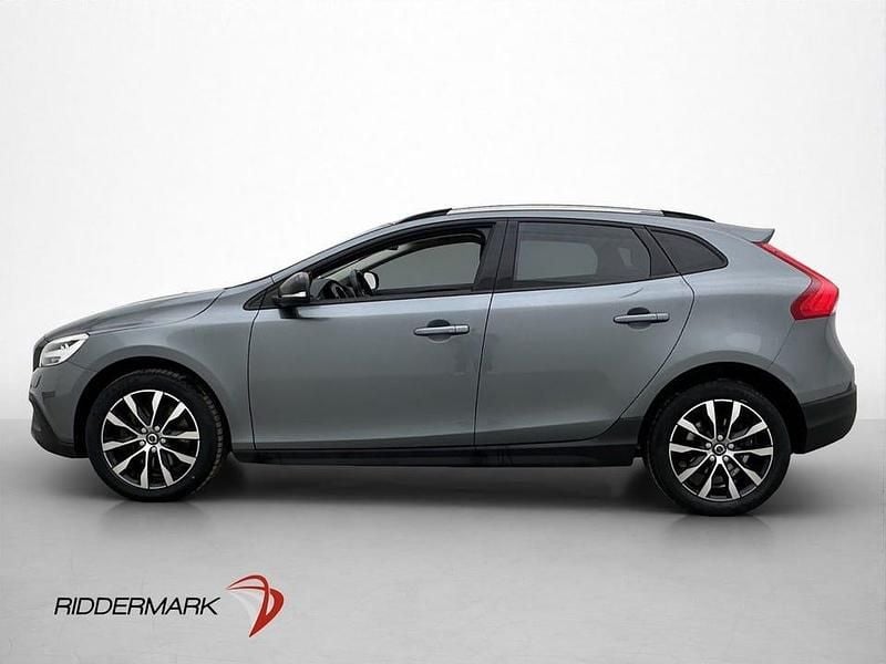 Begagnad Volvo V40 CC Momentum 150 HK (110 kW) 2019 Grå Kombi