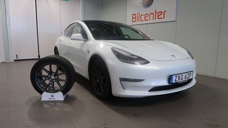 Vit Begagnad 2020 Tesla Model 3 Long Range Sedan | 229 900 kr (Bra pris) - Bild 1/3