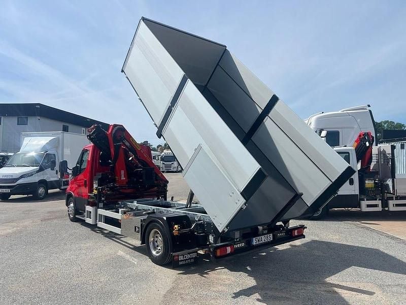 Begagnad Iveco Daily 180 HK (132 kW) 2024 Röd Van