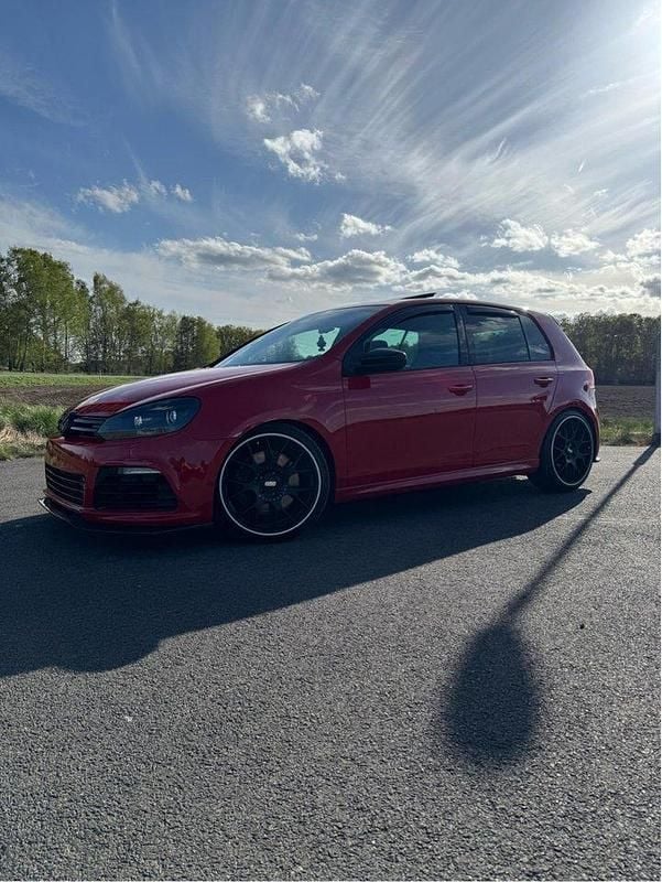 Röd Begagnad 2012 VW Golf VII R Halvkombi | 155 000 kr (Bra pris) - Bild 1/4