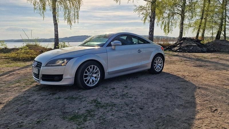 Silver Begagnad 2007 Audi TT Sportkupé | 75 000 kr (Bra pris) - Bild 1/4